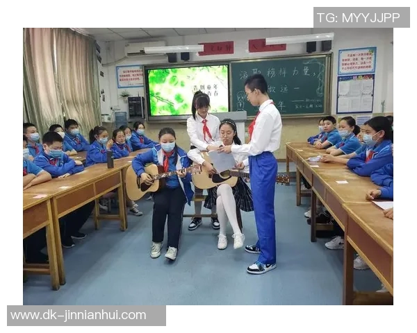 《爱足球的小球星第一集：少年梦想启航，绿茵场上的初次挑战与拼搏》