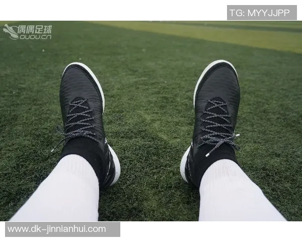 球星穿足球长筒袜的时尚魅力与赛场表现如何相辅相成 球星穿足球长筒袜的时尚魅力与赛场表现如何相辅相成