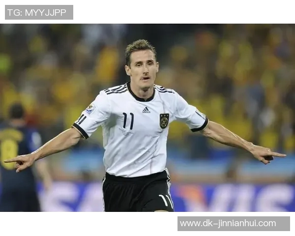 足球场上的泪水与荣耀 球星哭泣背后的坚韧与梦想